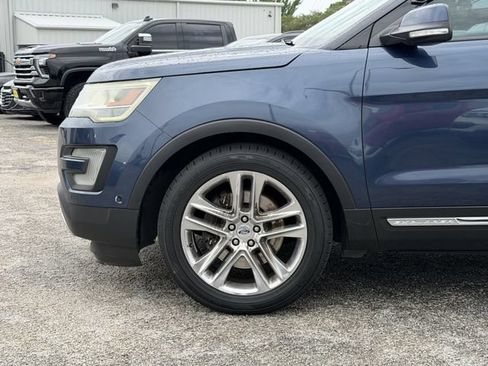 Used 2016 Ford Explorer Limited w/ Equipment Group 301A FWD image 9