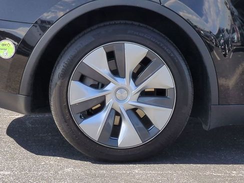 Used 2023 Tesla Model Y Long Range AWD/4WD image 35