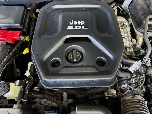 Used 2023 Jeep Wrangler Unlimited Sahara AWD/4WD image 39