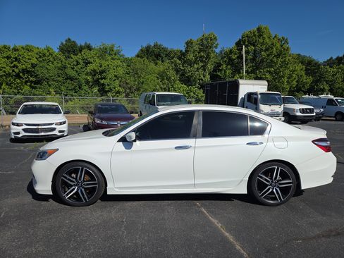 Used 2016 Honda Accord Sport image 2