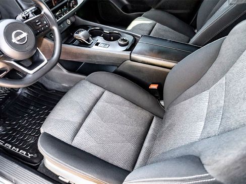 Used 2024 Nissan Rogue SV image 14