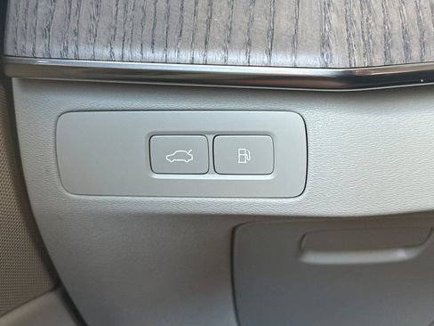Certified 2023 Volvo XC90 T8 Plus w/ Protection Package Premier AWD/4WD image 33