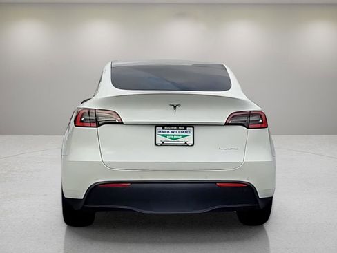 Used 2020 Tesla Model Y Long Range image 7