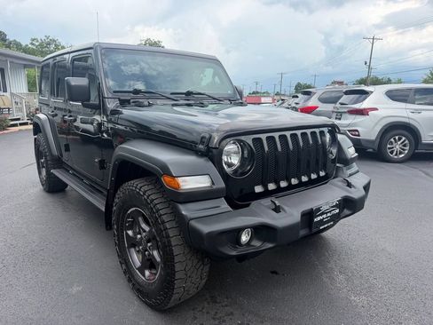 Used 2022 Jeep Wrangler Unlimited Sport AWD/4WD image 3
