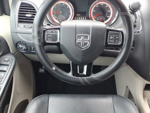 Used 2018 Dodge Grand Caravan SXT FWD image 5