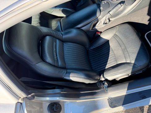 Used 2001 Chevrolet Corvette Coupe w/ Preferred Equipment Group1 image 27