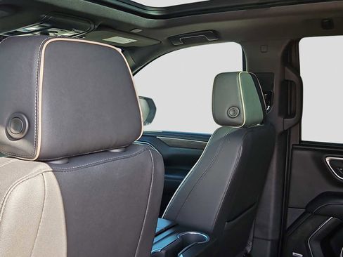 Used 2023 Chevrolet Tahoe Premier w/ Premium Package image 16