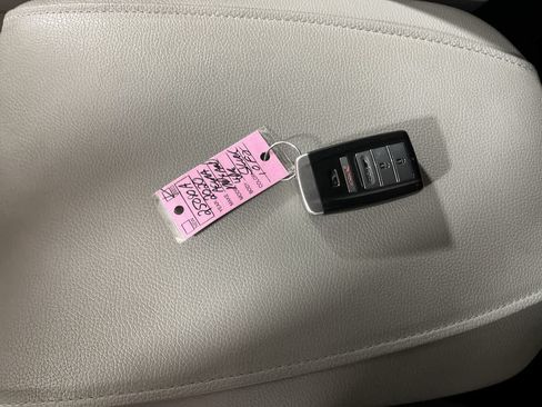 Used 2020 Acura MDX SH-AWD image 23