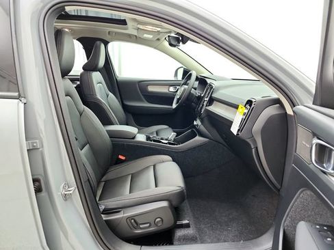 New 2026 Volvo XC40 B5 Plus w/ Climate Package AWD/4WD image 14