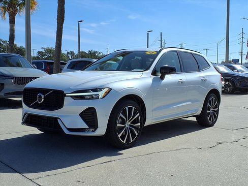 Certified 2023 Volvo XC60 B5 Plus image 3