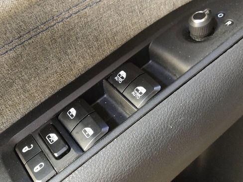 Used 2024 Jeep Compass Latitude image 27