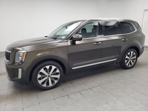 Used 2022 Kia Telluride EX w/ EX Premium Package FWD image 2