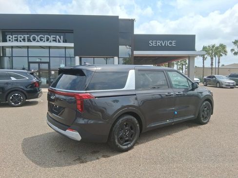 Used 2026 Kia Carnival FWD image 4