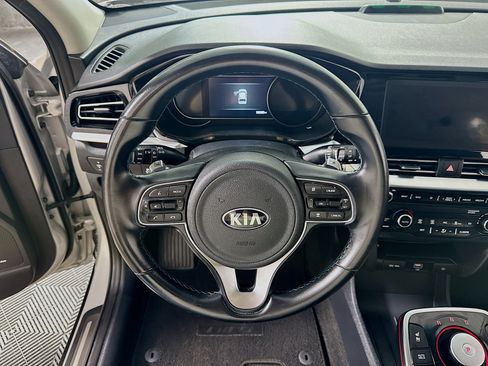 Used 2021 Kia Niro EX Premium FWD image 17