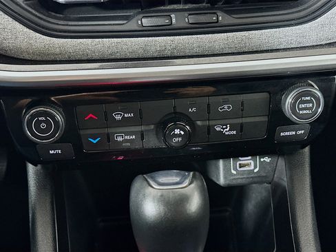 Used 2024 Jeep Compass Latitude image 24