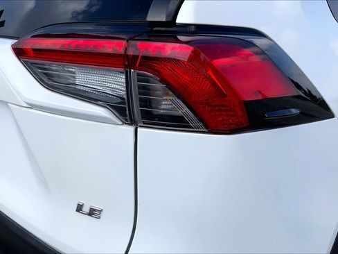 Used 2019 Toyota RAV4 LE FWD image 30