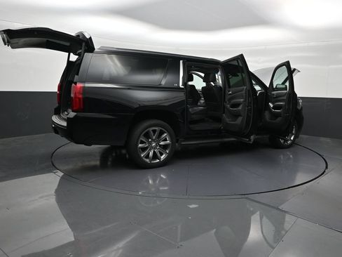 Used 2019 Chevrolet Suburban LT AWD/4WD image 31