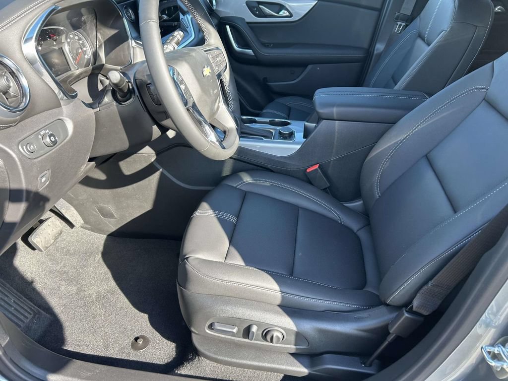 New 2026 Chevrolet Blazer LT w/ Midnight/Sport Edition FWD image 17