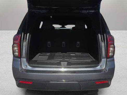 Used 2022 Chevrolet Suburban RST w/ Luxury Package image 12