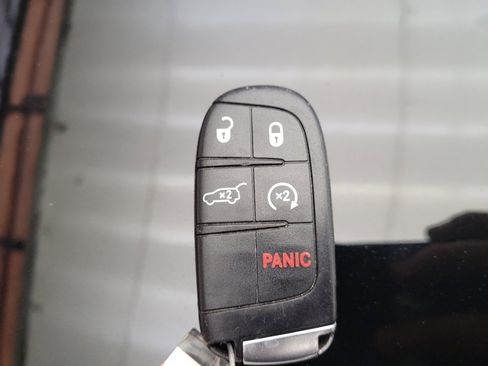 Used 2018 Jeep Grand Cherokee Altitude image 32