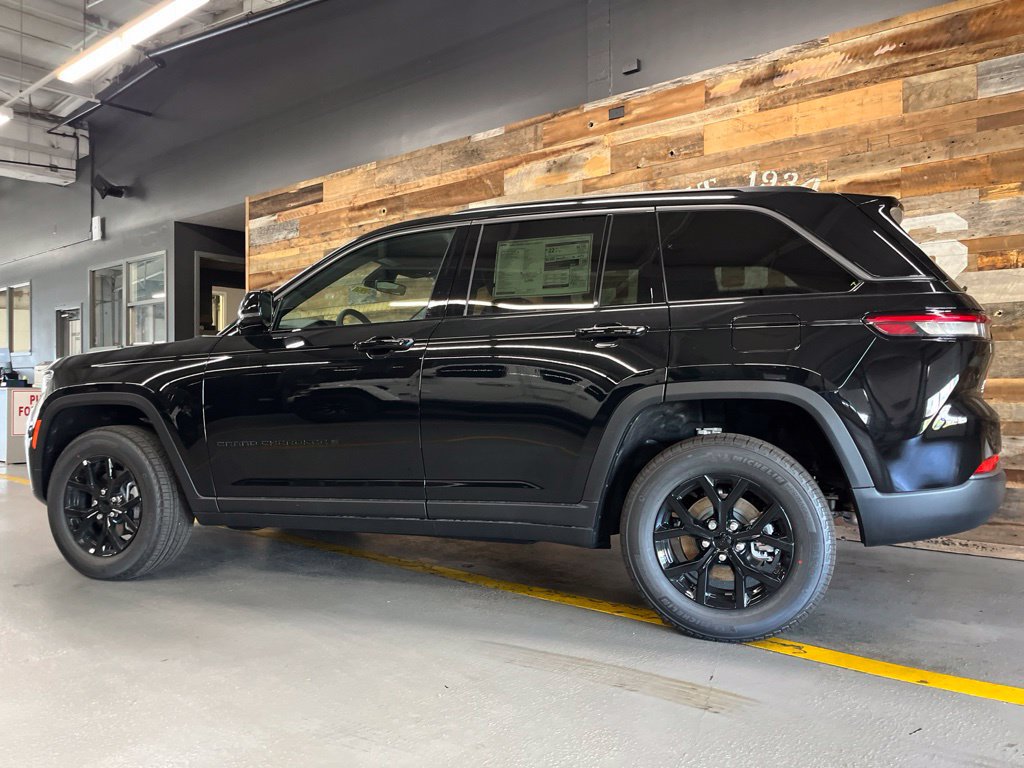 New 2026 Jeep Grand Cherokee Altitude AWD/4WD image 17