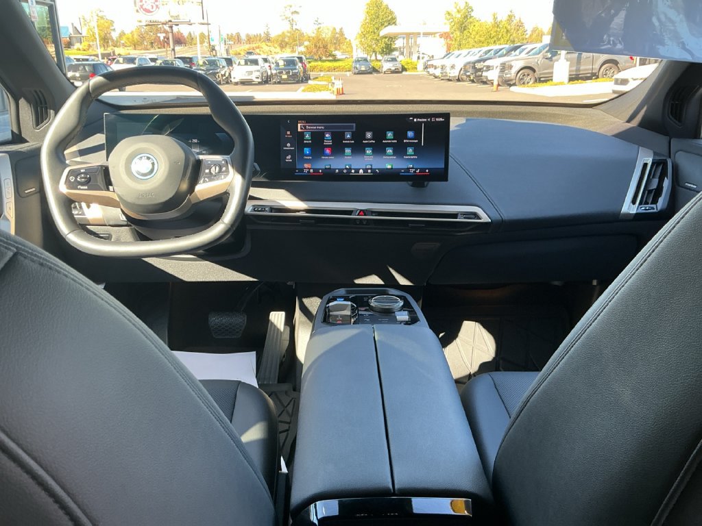 Used 2024 BMW iX xDrive50 w/ Premium Package AWD/4WD image 21