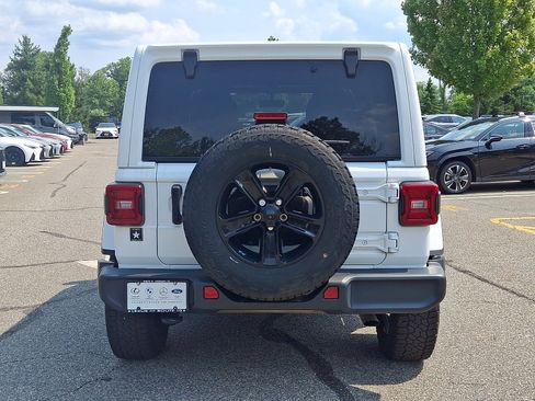 Used 2021 Jeep Wrangler Unlimited Sahara AWD/4WD image 5
