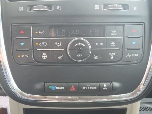 Used 2015 Chrysler Town & Country Touring w/ Driver Convenience Group FWD image 18