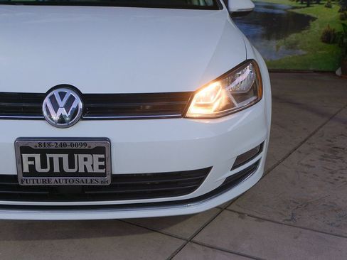 Used 2017 Volkswagen Golf SE image 27