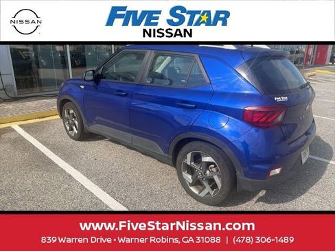 Used 2023 Hyundai Venue Limited FWD image 6
