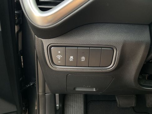 Used 2025 Kia Soul LX w/ LX Technology Package FWD image 16