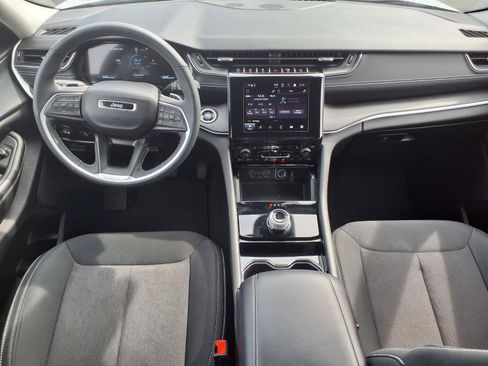 Used 2023 Jeep Grand Cherokee Laredo w/ Luxury Tech Group I AWD/4WD image 18