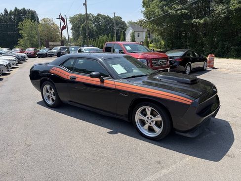 Used 2010 Dodge Challenger R/T RWD image 2