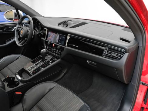 Used 2023 Porsche Macan Turbo AWD/4WD image 17