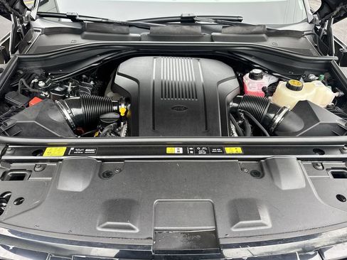 Used 2025 Land Rover Range Rover SE AWD/4WD image 18