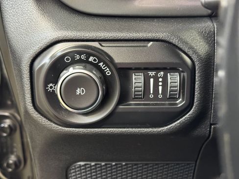 Used 2021 Jeep Wrangler Unlimited Sahara AWD/4WD image 28