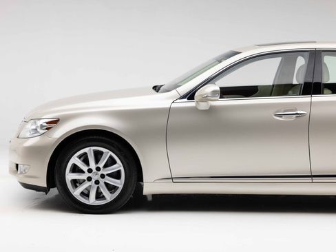 Used 2012 Lexus LS 460 w/ Luxury Value Edition RWD image 17