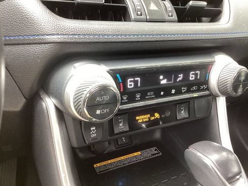 Used 2021 Toyota RAV4 XSE AWD/4WD image 17