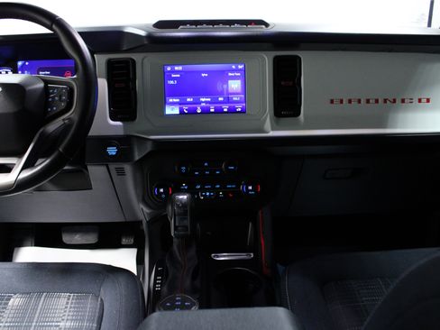 Used 2023 Ford Bronco Heritage Edition image 18