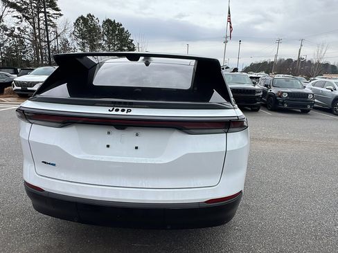 Used 2024 Jeep Wagoneer Launch Edition image 9