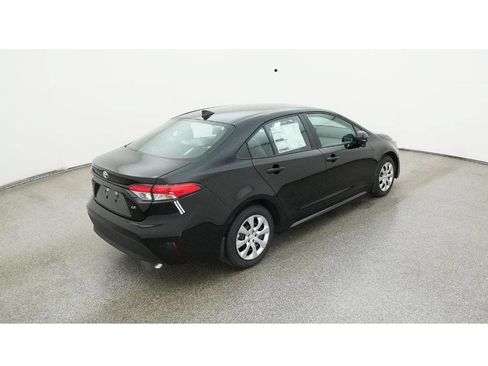 Used 2025 Toyota Corolla LE FWD image 11