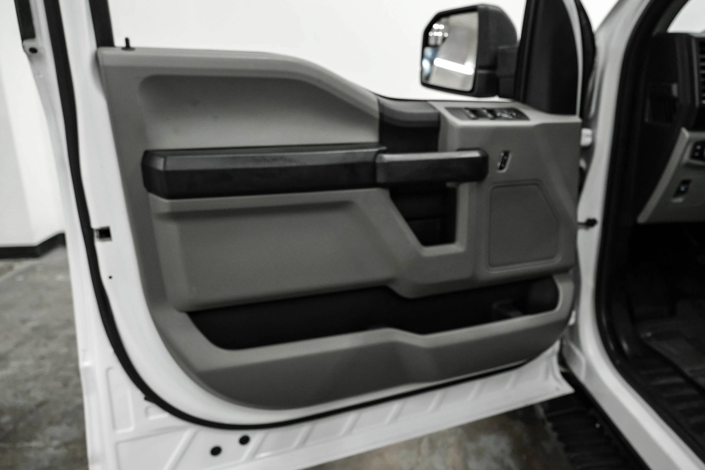 Used 2017 Ford F150 XL w/ Equipment Group 101A Mid AWD/4WD image 38