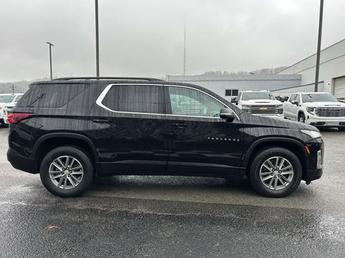 Used 2023 Chevrolet Traverse LT image 2