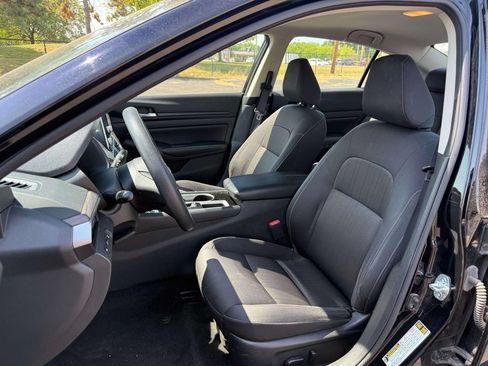 Used 2024 Nissan Altima 2.5 SV FWD image 18
