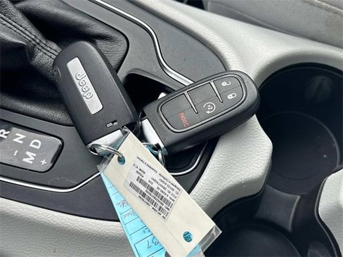 Used 2021 Jeep Cherokee Latitude Plus image 5