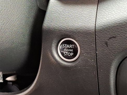 Used 2024 Nissan Frontier SV w/ Technology Package image 25