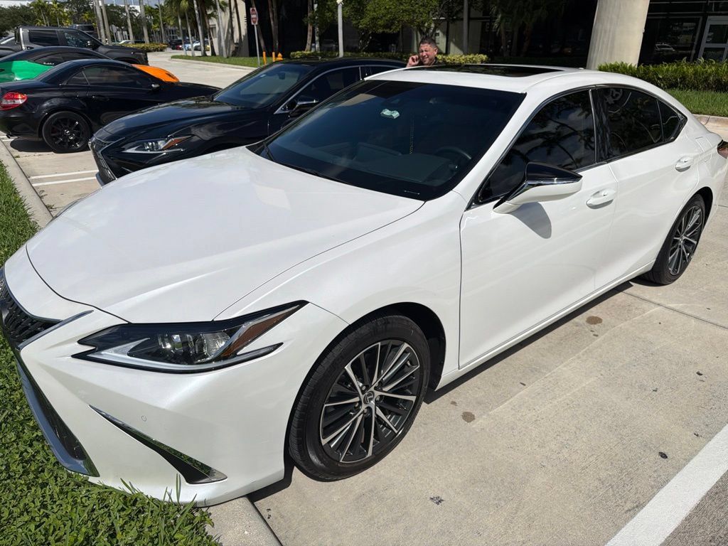 Used 2025 Lexus ES 350 w/ Premium Package FWD image 8