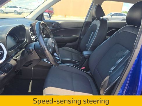 Used 2023 Hyundai Venue Limited FWD image 9