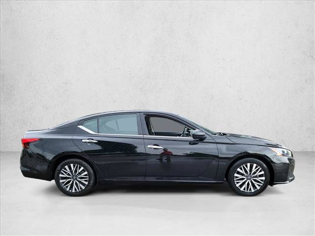 Used 2025 Nissan Altima 2.5 SV FWD image 4