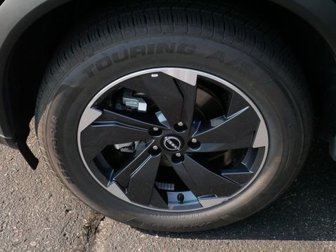 Used 2025 Nissan Rogue SV AWD/4WD image 15